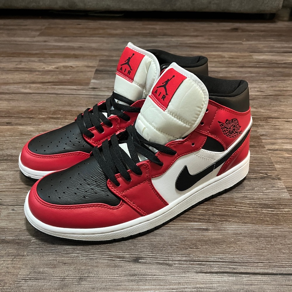 Jordan 1 Mid Chicago Toe Men's Size 9.5